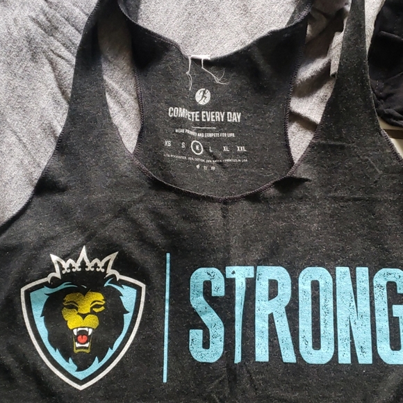 Unique bundle of Crossfit shirts (6) tanktop (1) - Picture 3 of 9